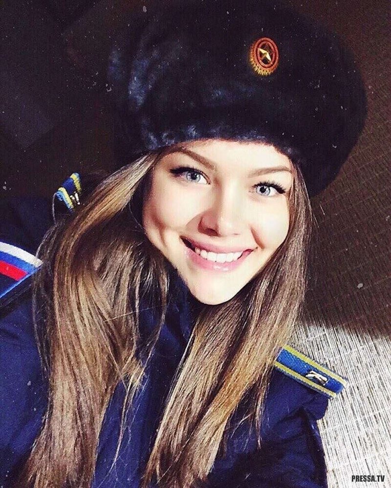 Una de rusas con uniforme [62 Fotos]