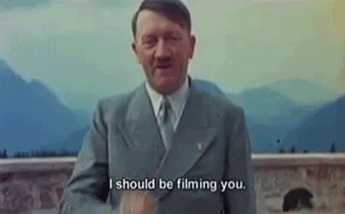 Hitler ligando con Eva Braun