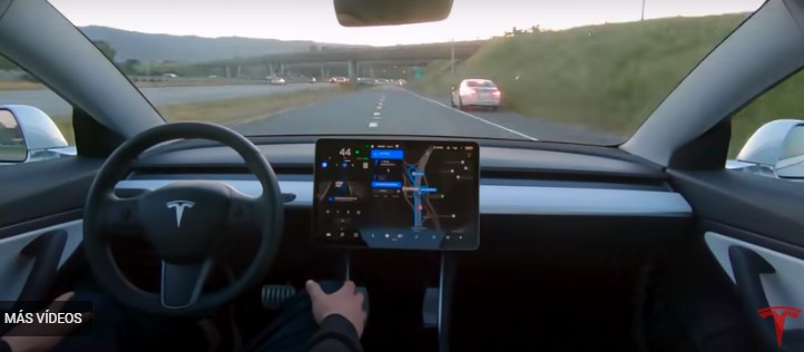 Viaje completo en un Tesla Model 3 usando Autopilot