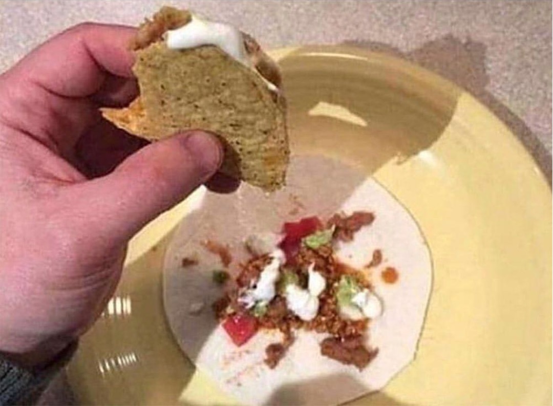 Life Hack: Si te comes los tacos encima de una tortilla, al final tendrás un taco extra