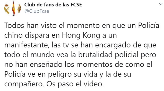 Las TV se han encargado de que todo el mundo vea la brutalidad policial en el caso del manifestante abatido en Hong Kong, pero no han enseñado los momentos previos en los que el Policía teme por su vida y la de su compañero.