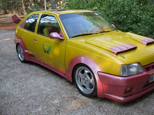 Que alguien compre este Opel Kadett y acabe con su sufrimiento llevándolo a un desguace, por favor...