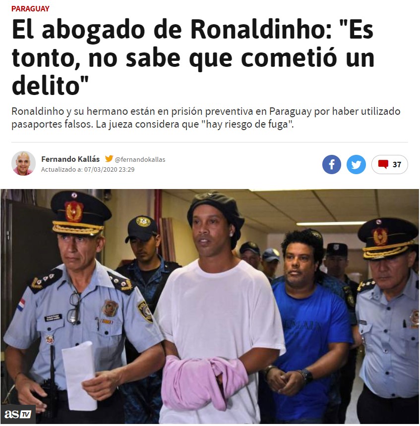 El abogado de Ronaldinho dice que su representado es tonto. Me parece buena estrategia de defensa, a la Infanta le funcionó...