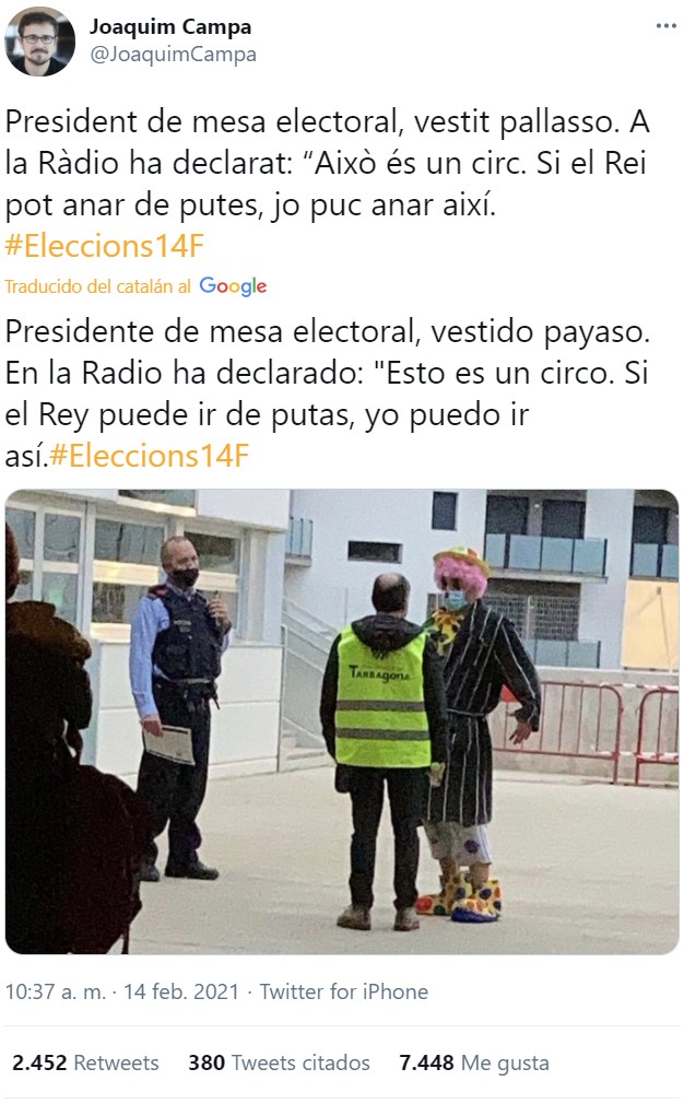 Presidente de mesa electoral se viste de payaso para ir a juego con "el circo de la democrachia"
