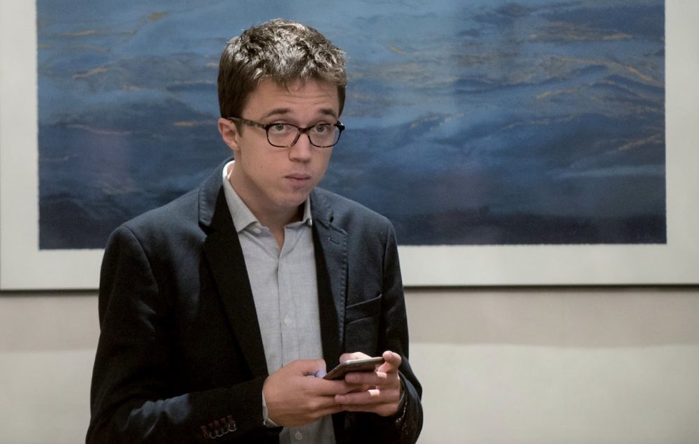 Según Errejón el móvil es un “dispositivo neoliberal de control sistemático de nuestro tiempo”.