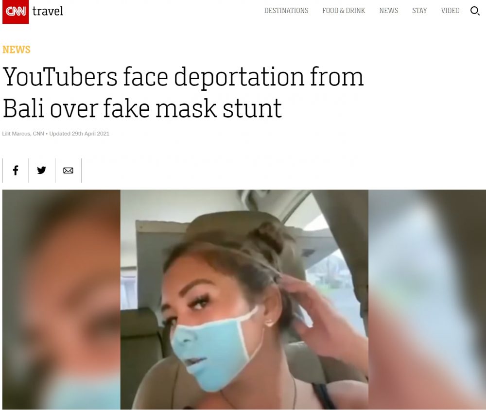 Dos youtubers se enfrentan a ser deportados por pintarse mascarillas para grabar una "prank"