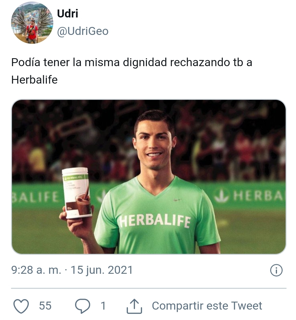 Anti-marketing: Cristiano Ronaldo desprecia dos botellas de CocaCola y las sustituye por un botellín de agua