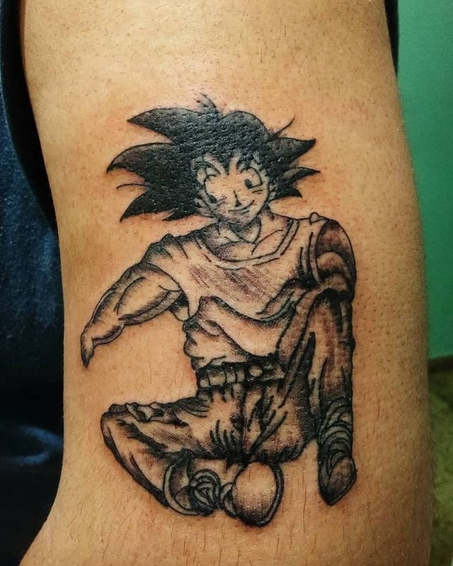 Fantástico tatuaje de Goku Chernobyliano