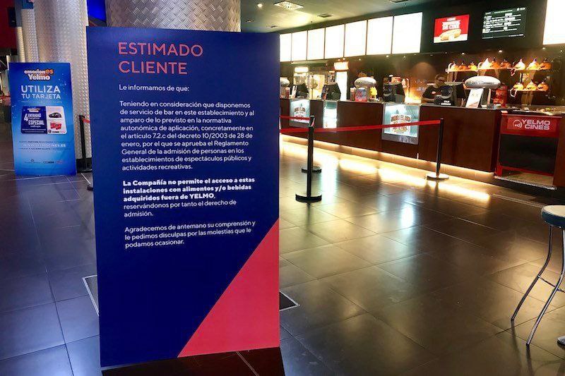 Parece que en los cines de Yelmo están empezando a prohibir la entrada a clientes que lleven comida/bebida de fuera de su local.
