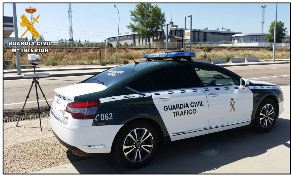 La Guardia Civil pilla a un Porsche 911 Turbo a casi 300km/h en Salamanca