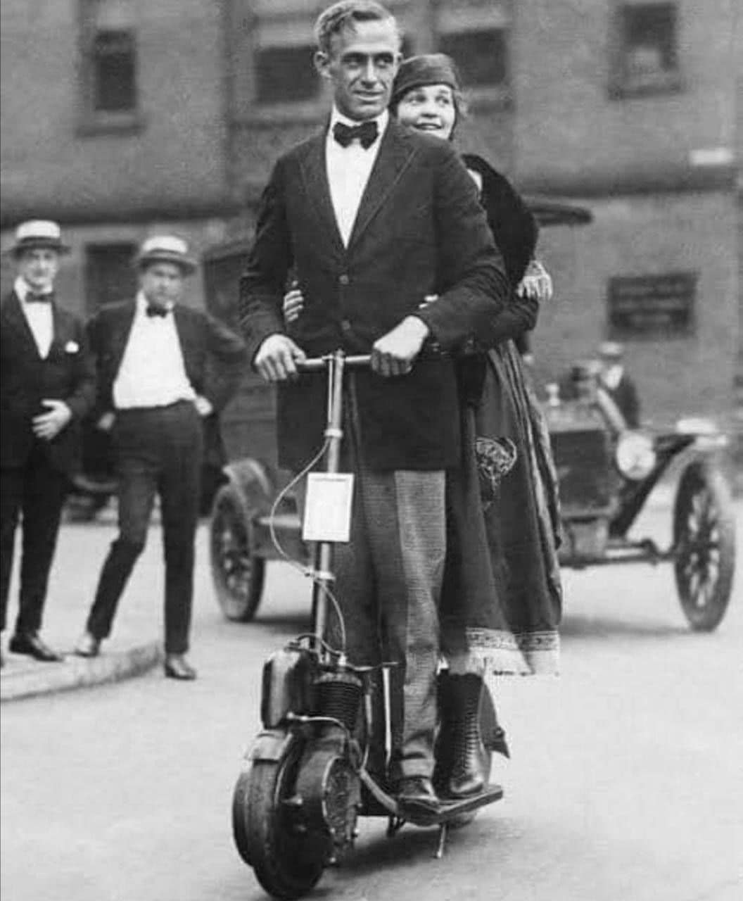 Los patinetes eléctricos ya existían... ¡en 1920!