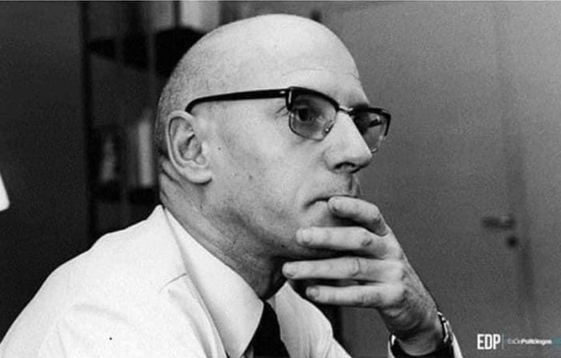 Foucault viéndote desde el cielo decirle a todo el mundo que "querer es poder".
