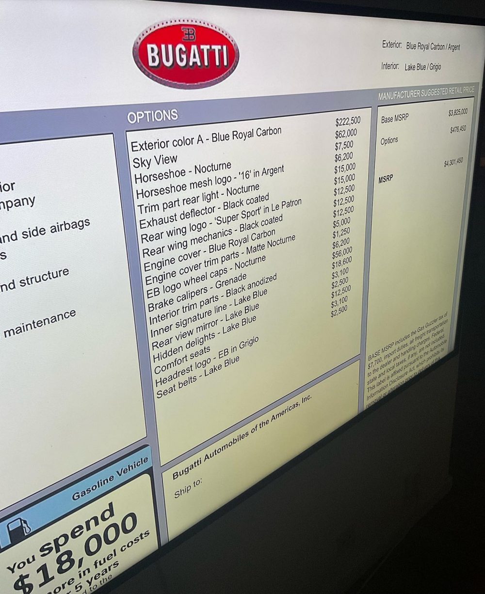 ¿El extra más caro del mundo?: Si pides tu Bugatti Chiron con el color "Blue Royal Carbon" tendrás que pagar un sobreprecio de... 195.000€