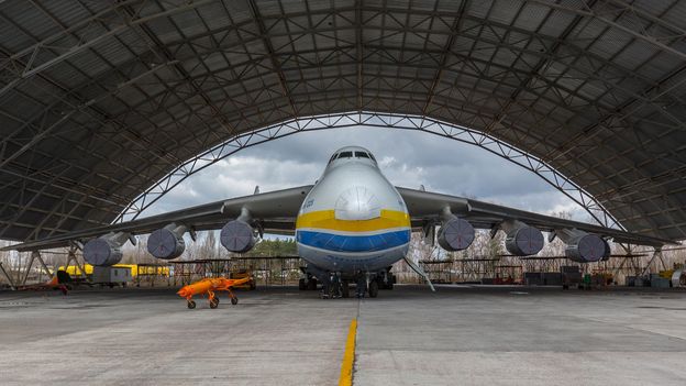 Conexión en directo para mostrar el Antonov AN225 destruido. El avión más grande del mundo.