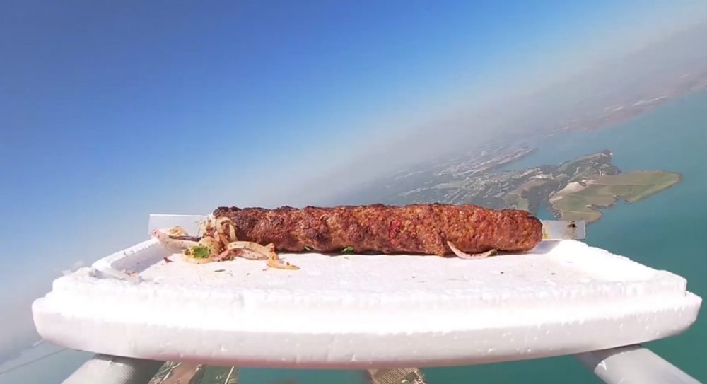 Kebab destinado a ser enviado al espacio desde Adana se estrella contra el mar en Hatay