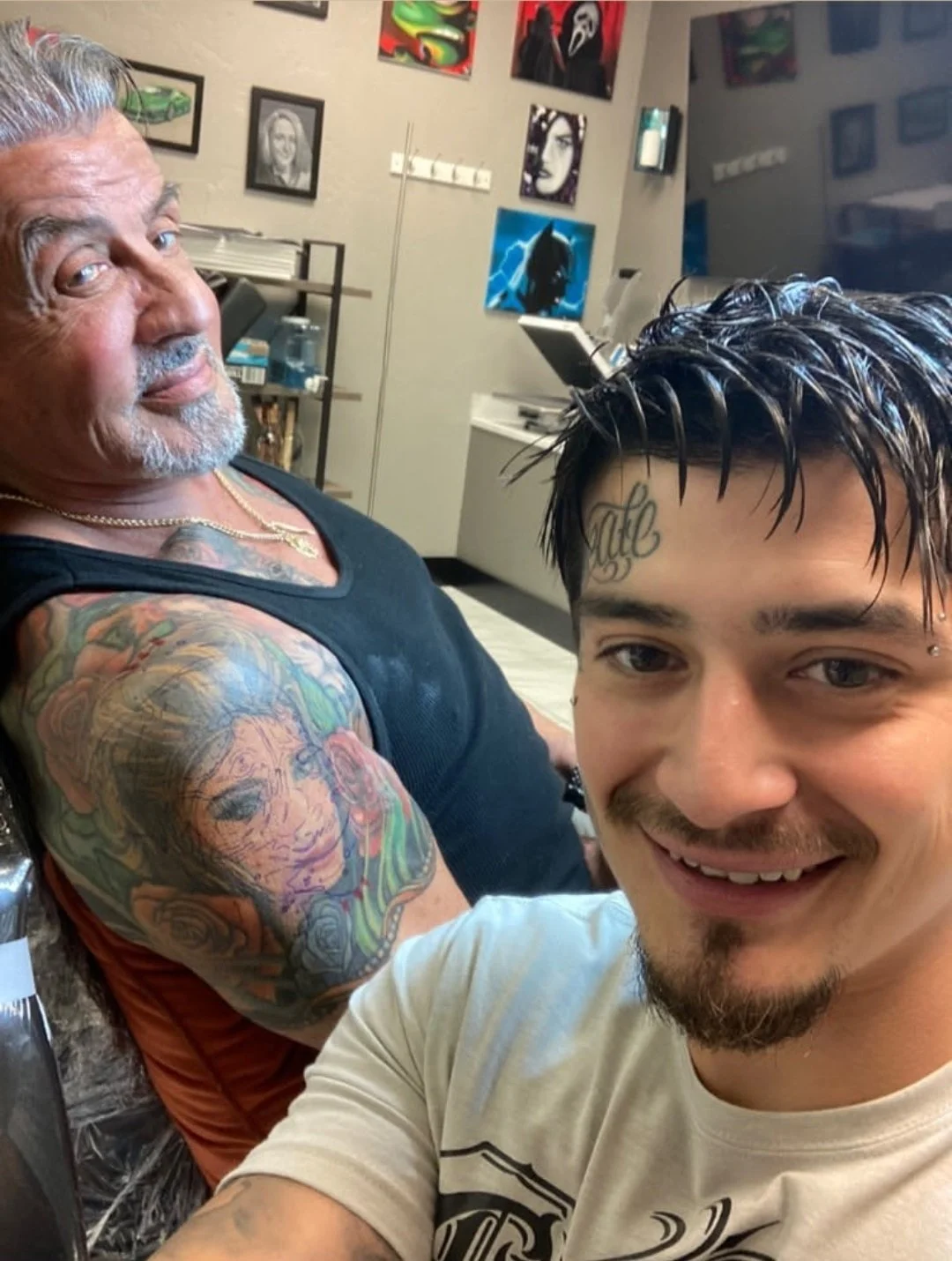 Silvester Stallone se divorcia y tapa el tatuaje de la cara de su mujer con la de su perro