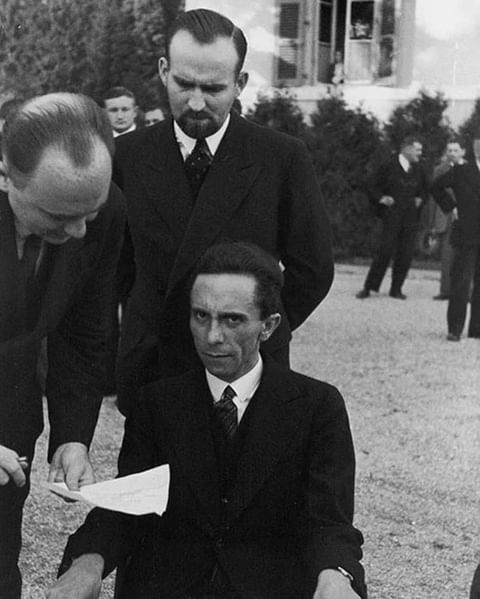 La "mirada del odio" de Joseph Goebbels, ministro de Propaganda nazi, cuando se dio cuenta de que Alfred Eisenstaedt, el fotógrafo que le sacaba la foto, era judío. Ginebra, 1933.