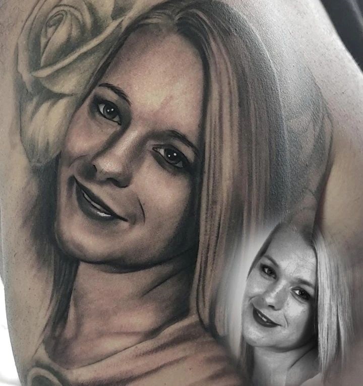 El finolier Edu me envía este tatuaje que ha "remozado" para devolverle la dignidad a su portador