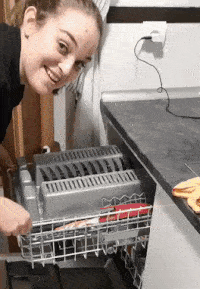 La finolier LittleAymimir ha probado un hack de lavavajillas y ahora es una mujer feliz