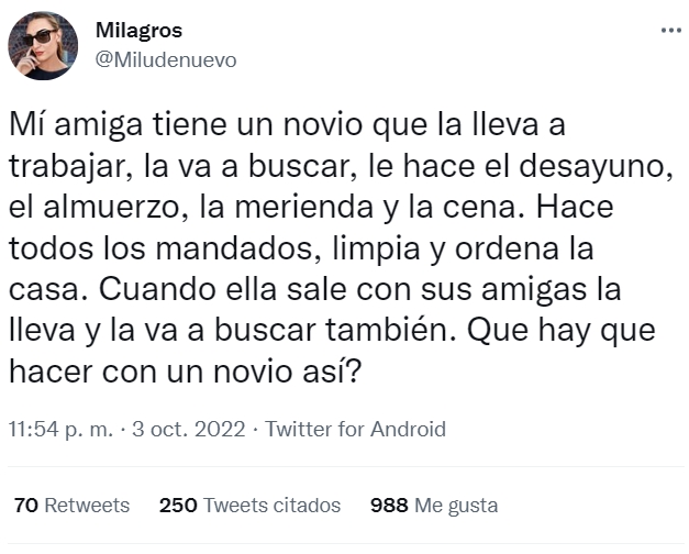 Deberías pagarle. Porque no es su novio, es su asistente personal.