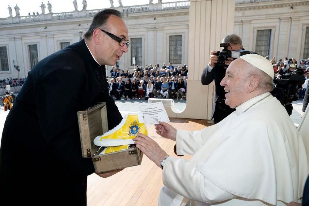 Así son las zapatillas Nike personalizadas para el Papa Francisco
