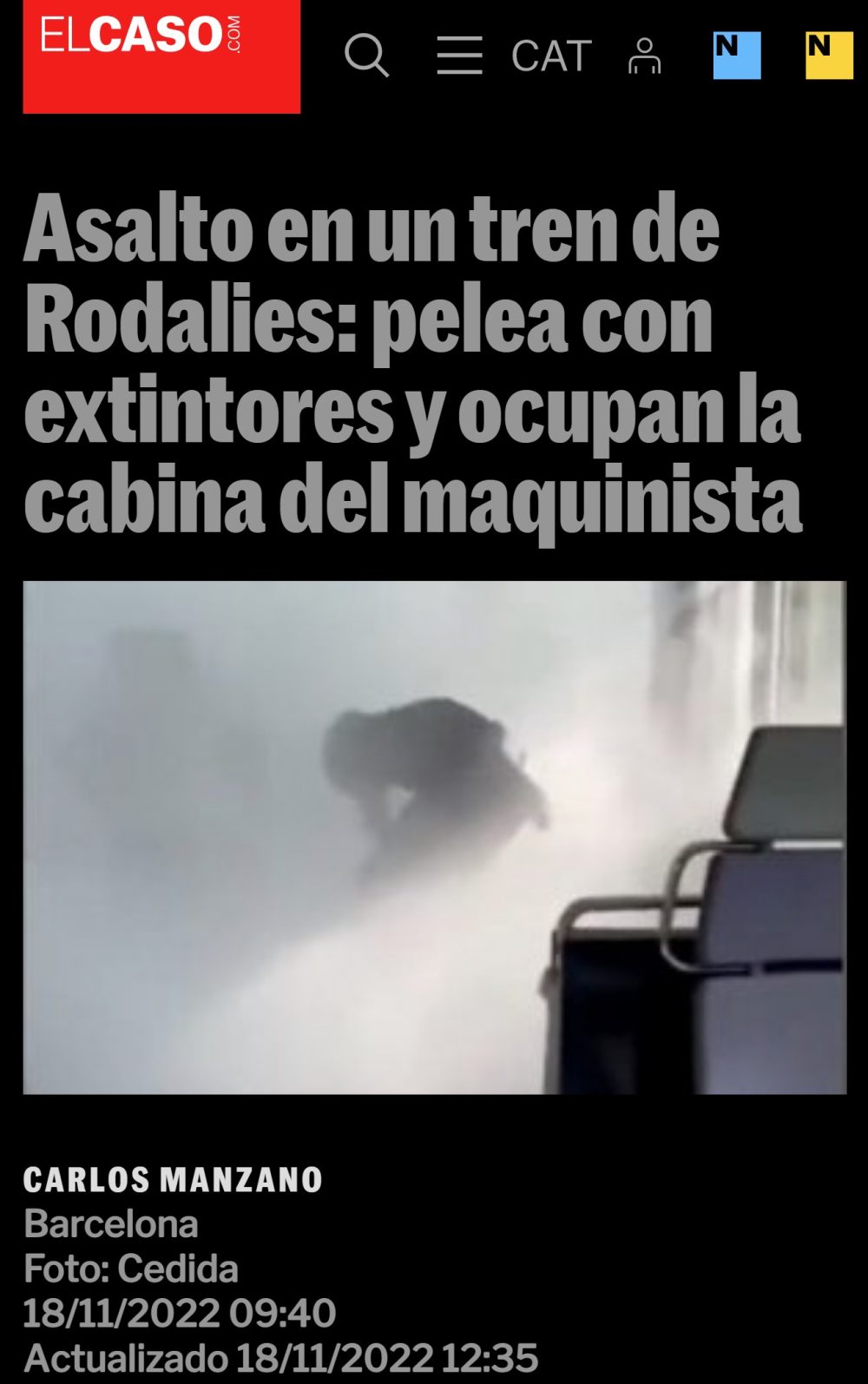 Unos agradables sujetos vacían varios extintores y asaltan la cabina del maquinista en un tren de Rodalies