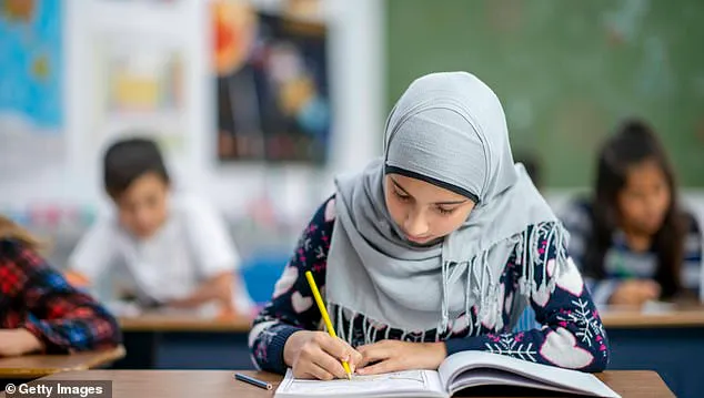 [Suecia] La corte sueca anula la prohibición municipal del hijab de las estudiantes de Staffanstorp, diciendo que niega la ‘libertad de expresión’