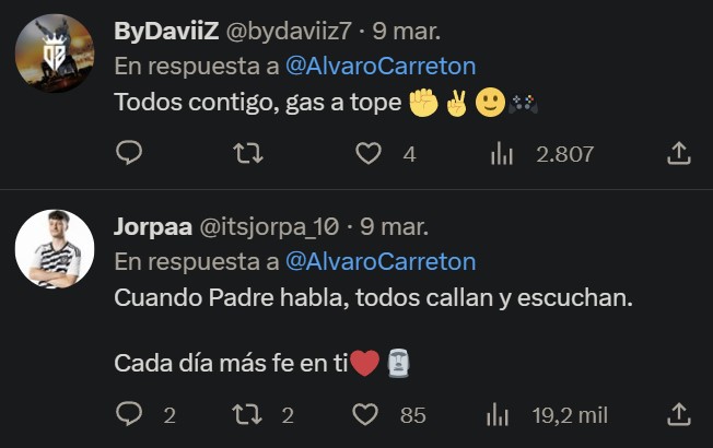 Un piloto del equipo de e-sports Williams muestra en un descuido una carpeta de hacks de ayuda a la conducción