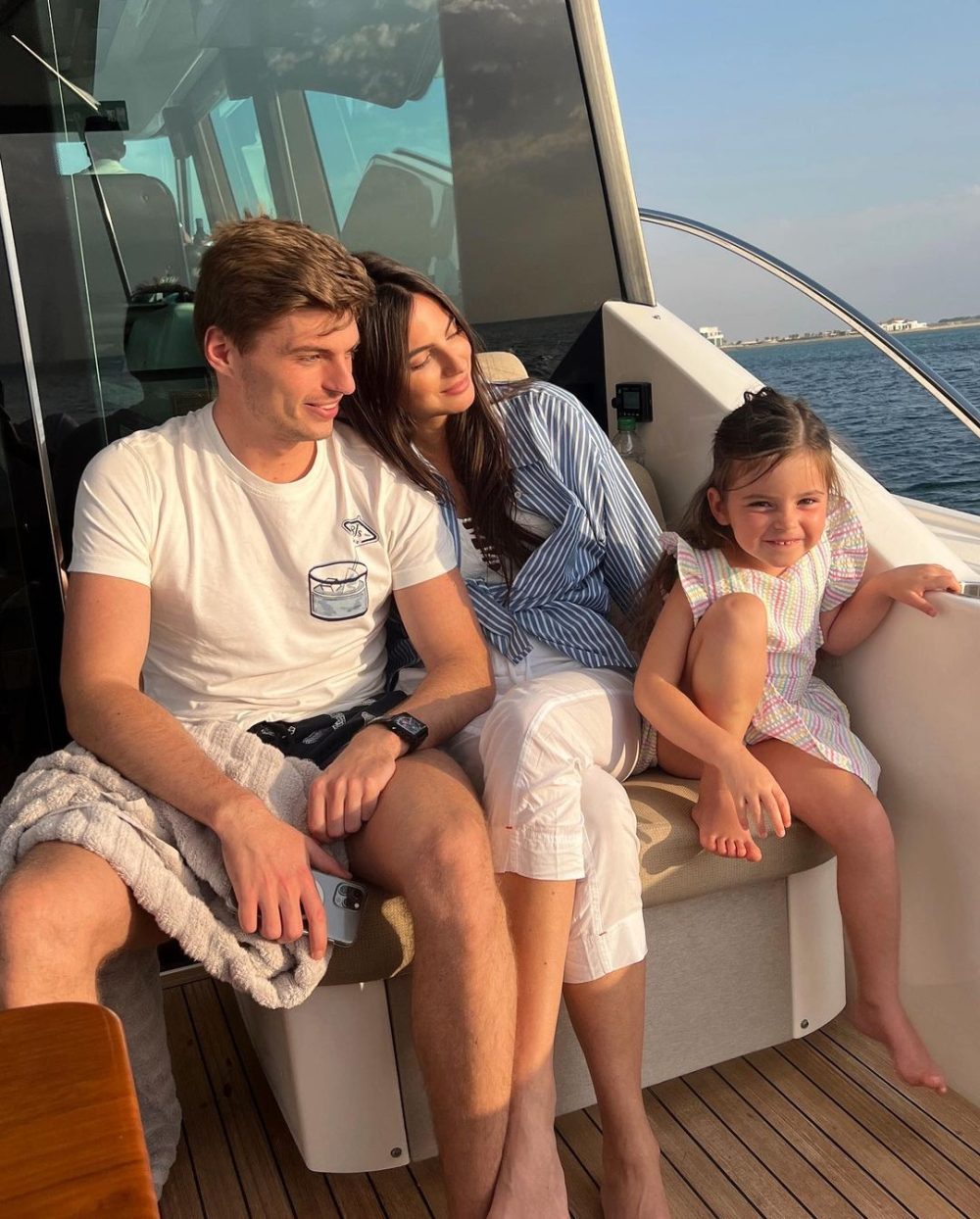 Max Verstappen deja de competir online y para el stream para jugar con su hijastra