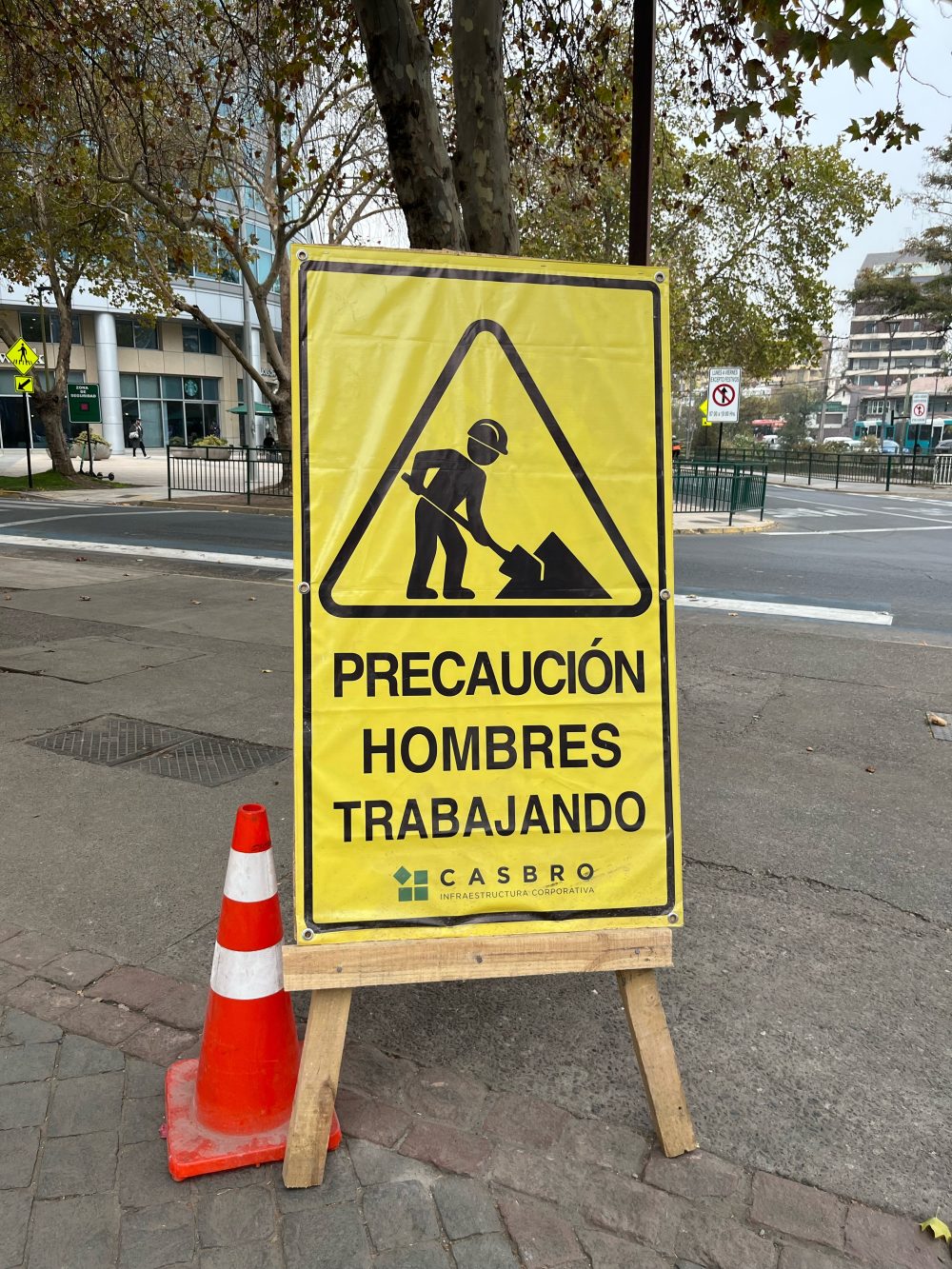 ¡Pónganle una falda a ese monigote!