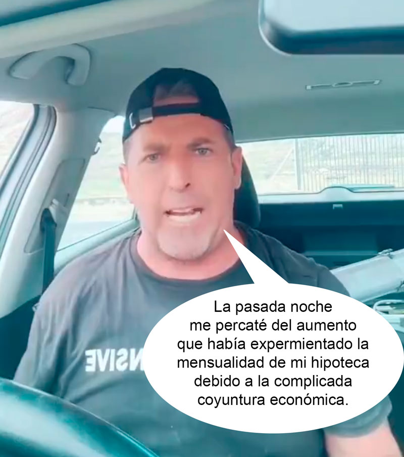 Un hombre comenta sosegadamente el ligero aumento que ha experimentado la mensualidad de su hipoteca.