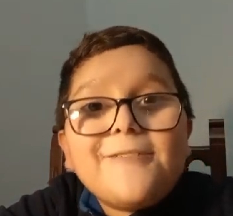Que alguien le de una monster y unos cheetos y le ponga un directo del illojuan por dios