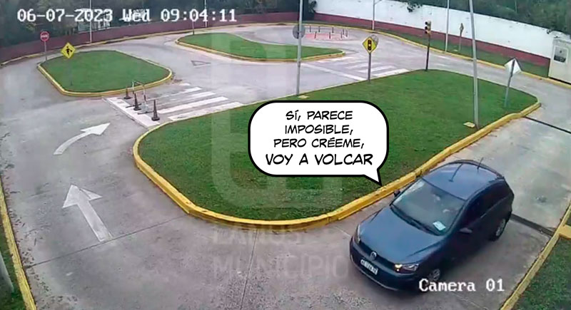 Una mujer consigue volcar el coche de la autoescuela dentro del circuito de prácticas.