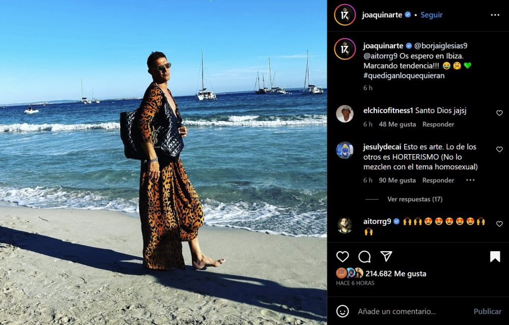 Joaquín acaba con la polémica poniéndose un vestido moteado combinado con un bolso de Yves Saint Laurent