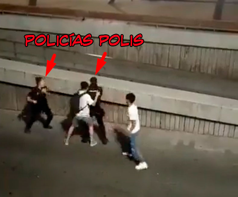 Escena de policías polis gabada en Usera, Madrid