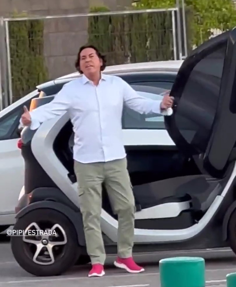 Este señor parece un personaje de "La que se Avecina"