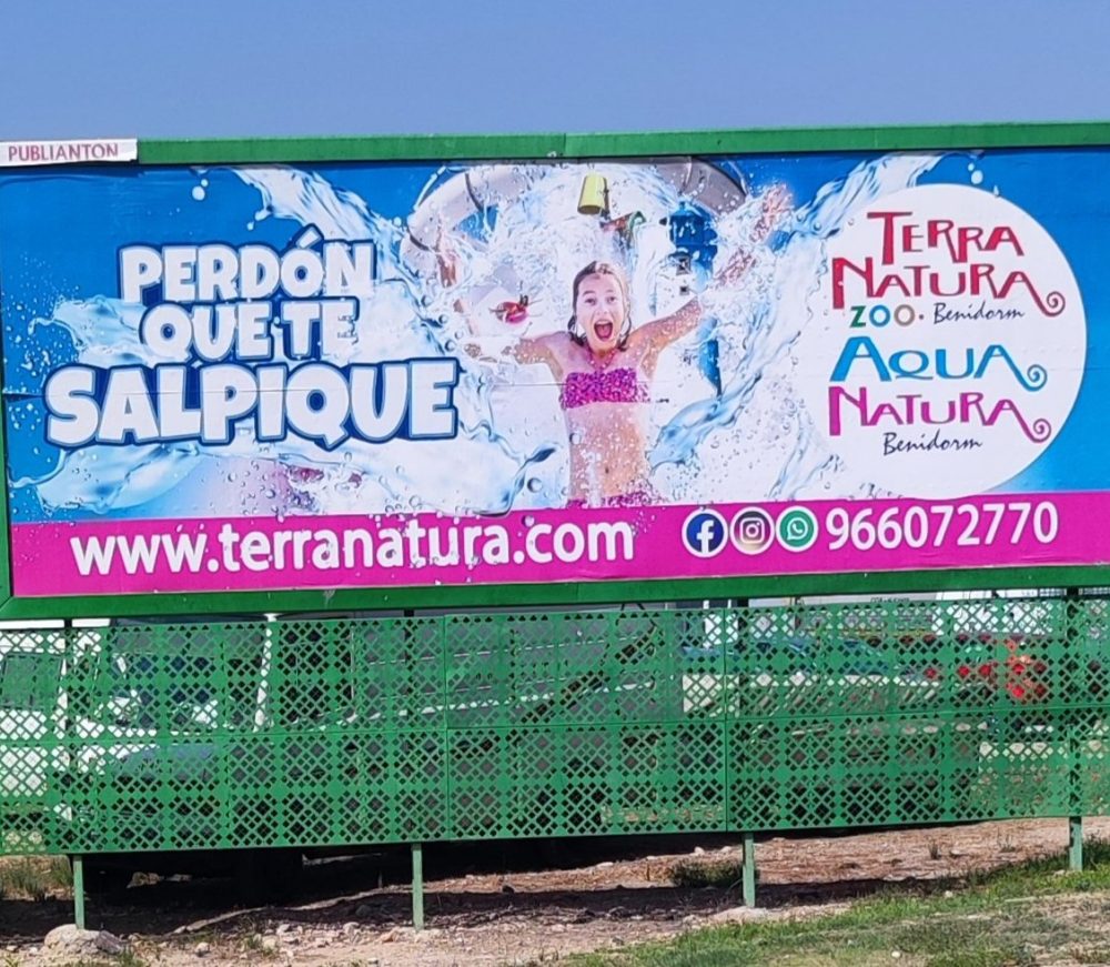 Cartel promocional del parque acuático de Benidorm