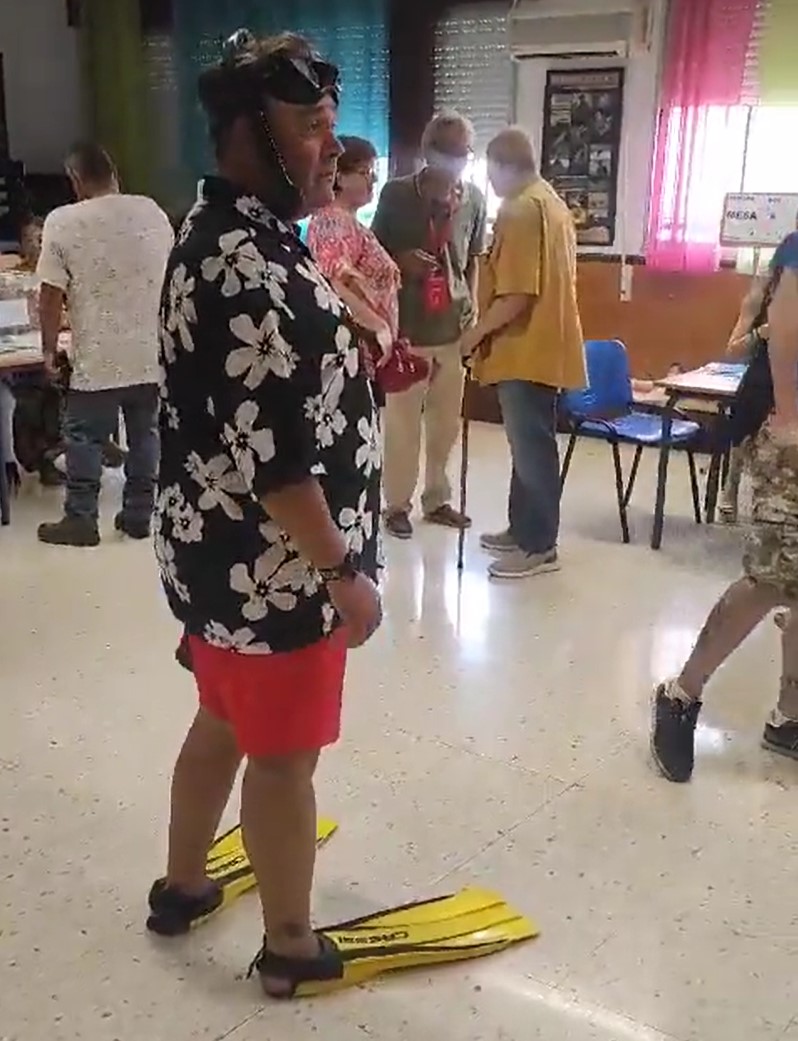 Un notas se ha presentado así en el colegio electoral