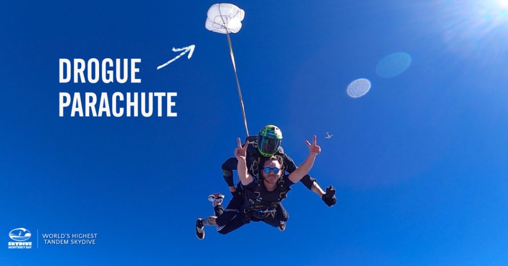 ¿Para qué sirve este pequeño paracaídas que se usa en los saltos en tandem?