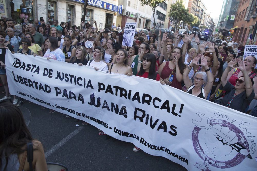 María Jamardo sobre el pico de Rubiales.