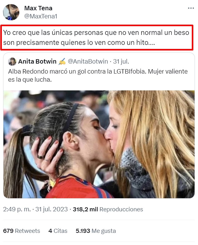 "Mira, ¡dos chicas bеsándose!"