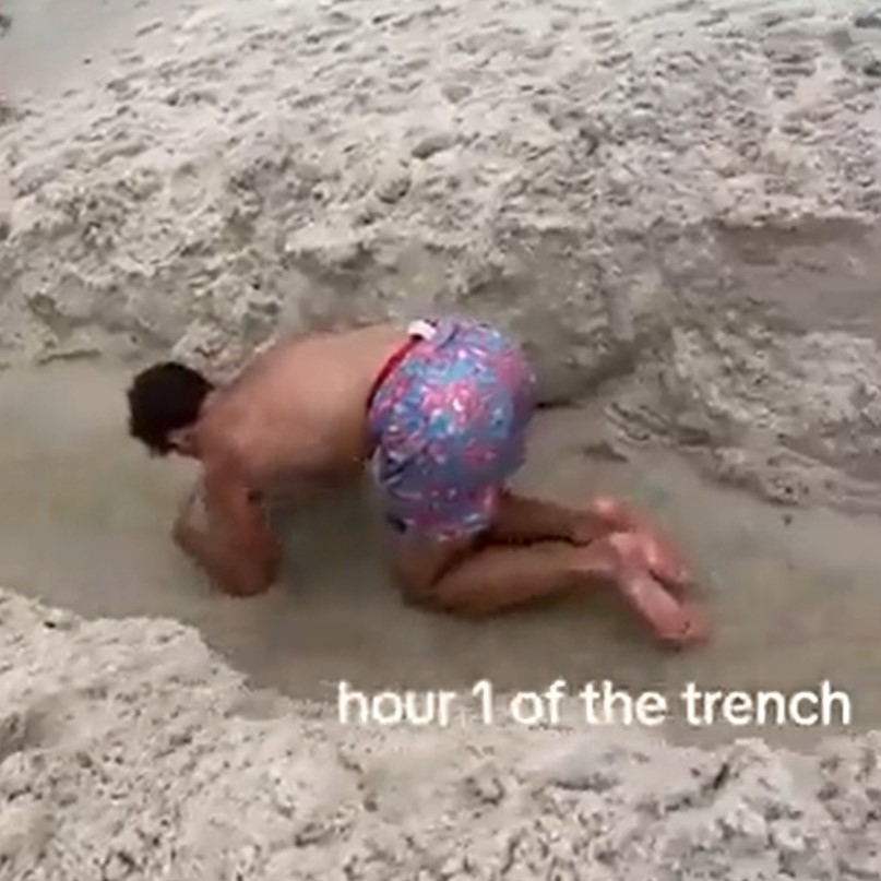 La típica tardecita tranquila en Florida: crea un canal a través de un dique de arena y acaba detenido