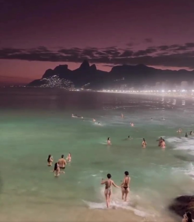 La playa de Ipanema (Brasil) parece de otro planeta...