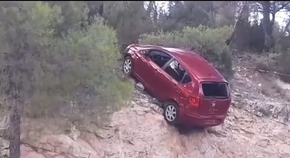 "Se me ha caído el coche por un barranco, tío"