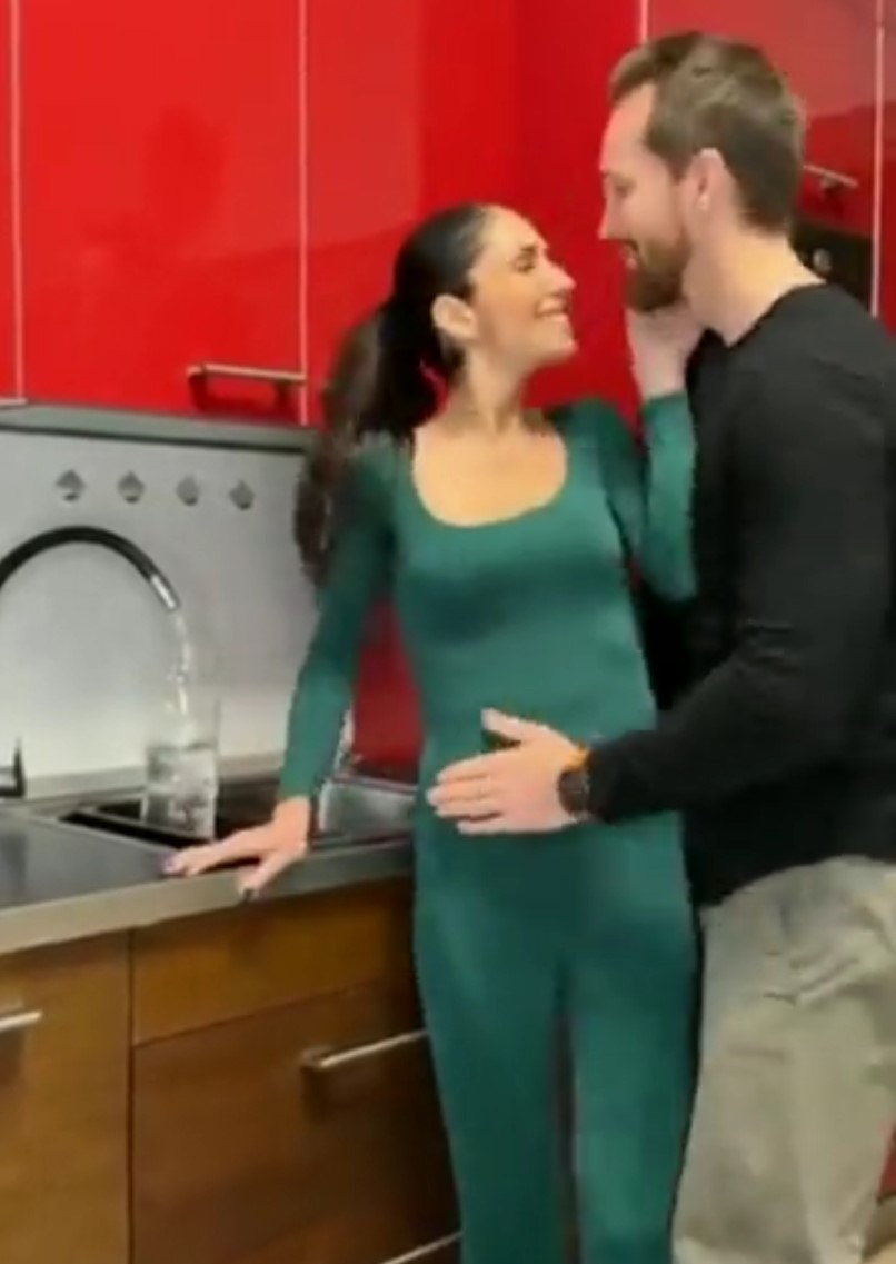 Imaginad estar viendo Tiktok con las gafas de David Couple