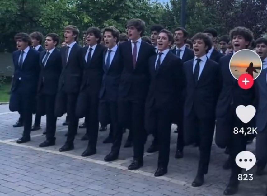 Loca Academia de Cayetanos