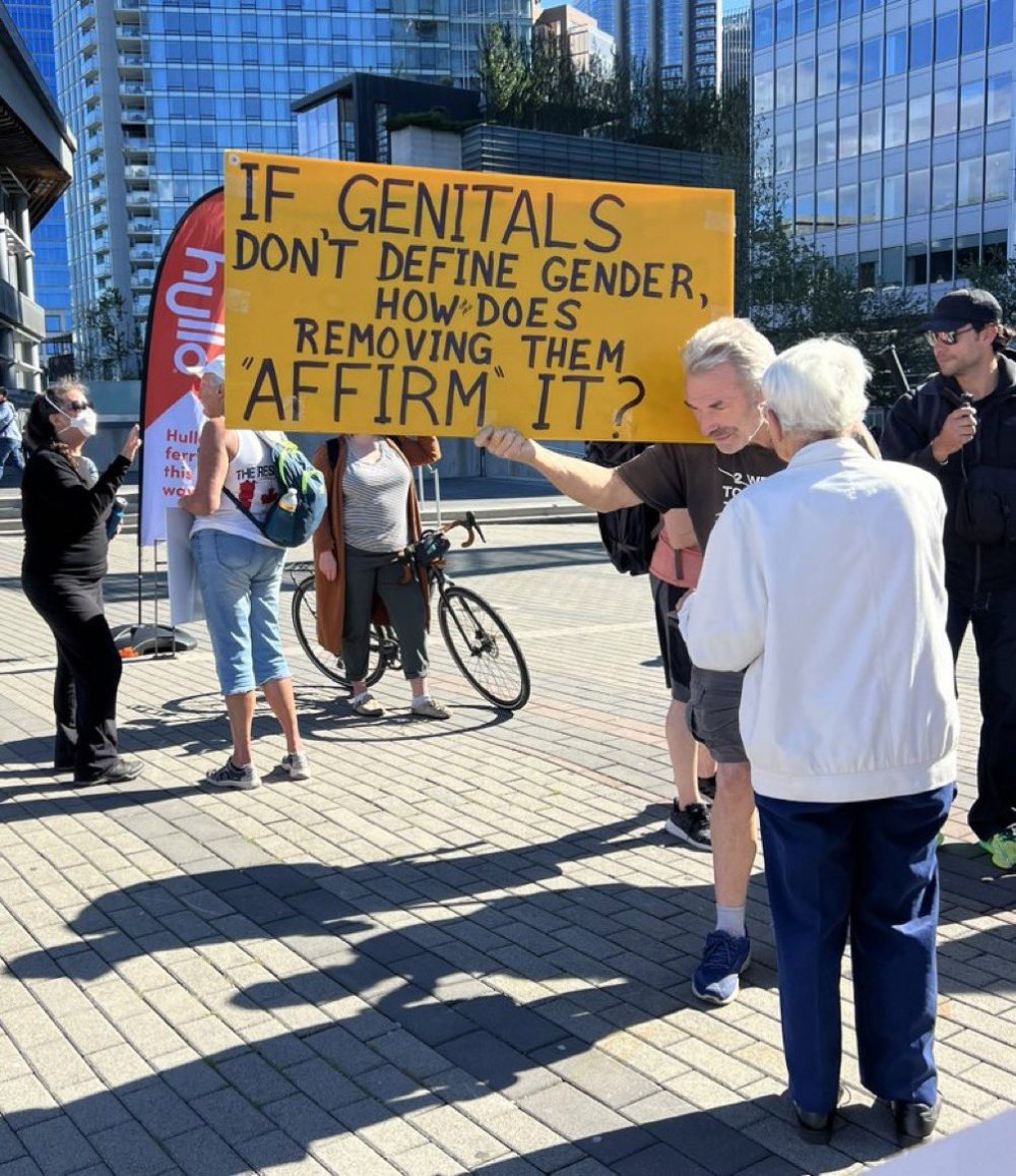 "Si los genitaIes no definen el género ¿Por qué se eliminan para afirmarlo?"