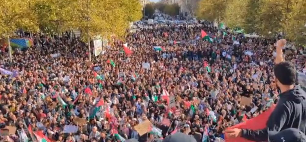Así estaban ayer las calles de París durante la manifestación en apoyo a Palestina, pese a la prohibición realizada por Macron