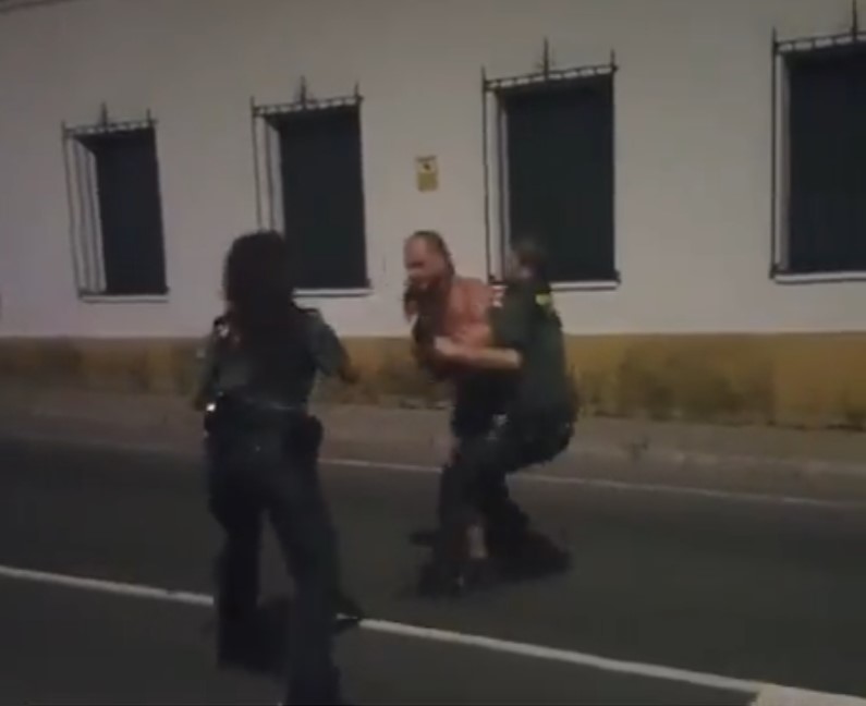 Esta intervención no habría sido posible sin el apoyo (moral) de su compañera