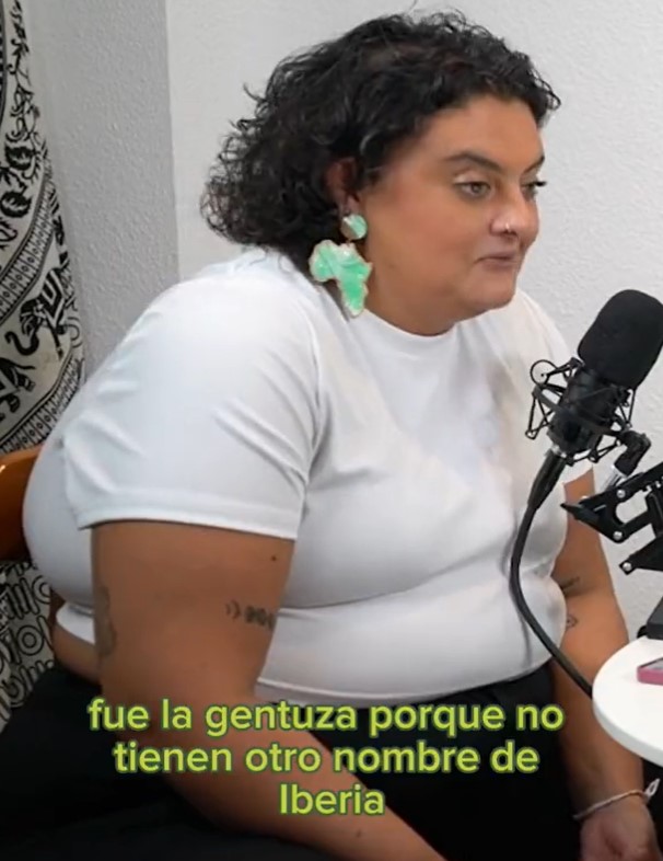 Mujer se queja de que no hay asientos para todos los culos: